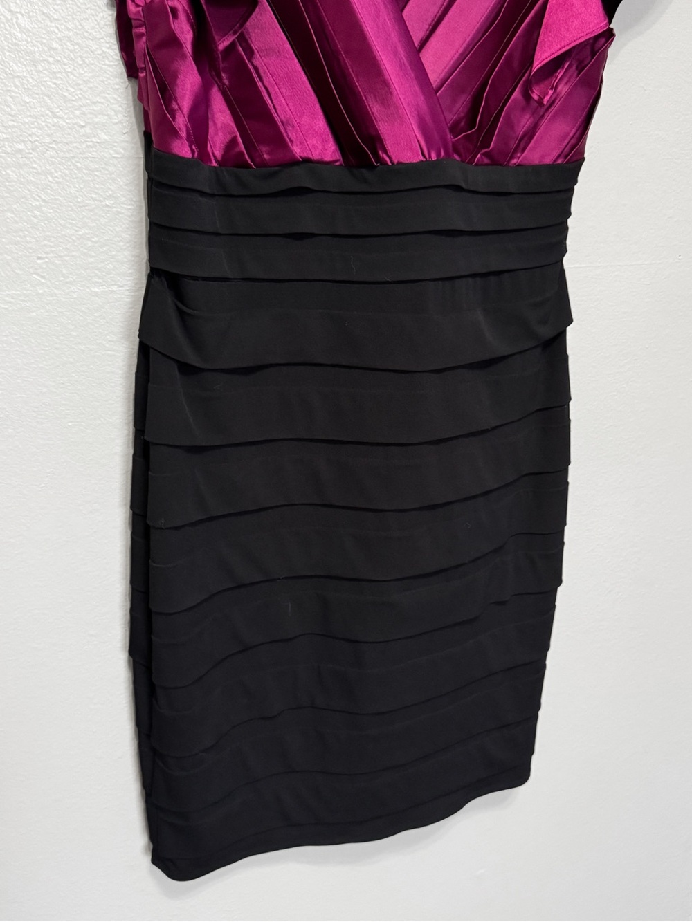 Signature by Sangria Magenta & Black Flutter-Sleeve Dress Size 12 - Picture 2 of 9